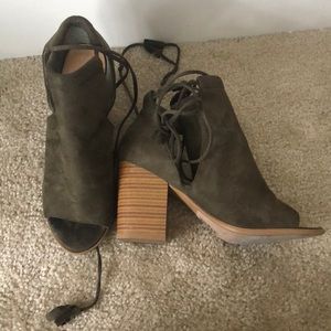 Open-tie, heeled booties